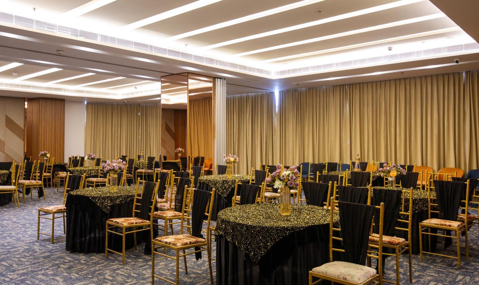 Hometel Alambagh Lucknow - A Sarovar Hotel Kültér fotó