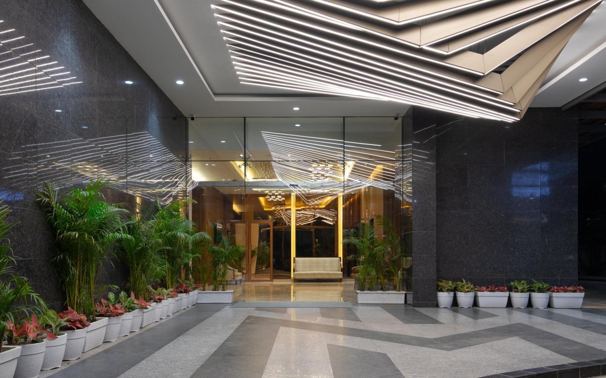 Hometel Alambagh Lucknow - A Sarovar Hotel Kültér fotó