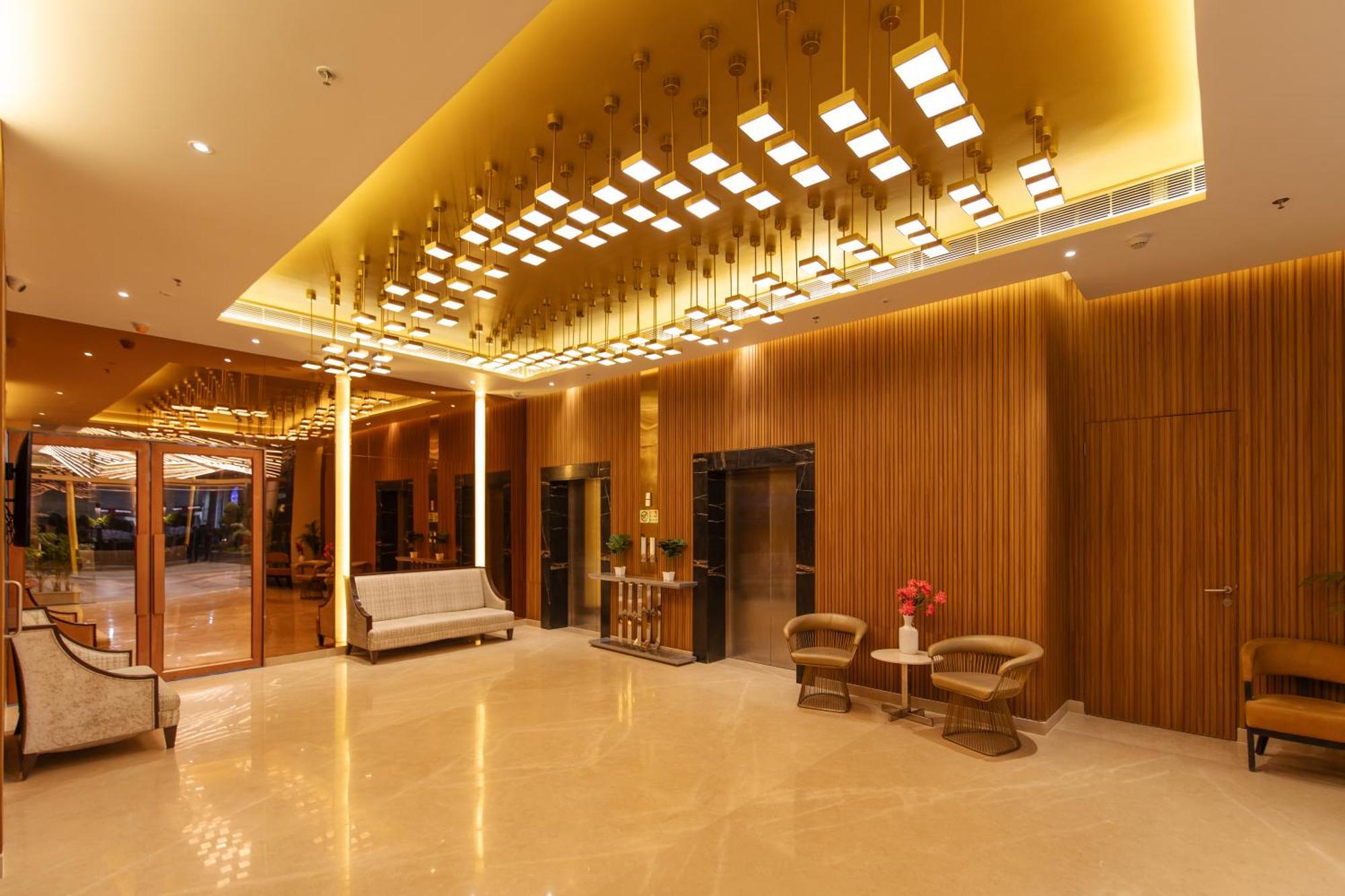 Hometel Alambagh Lucknow - A Sarovar Hotel Kültér fotó