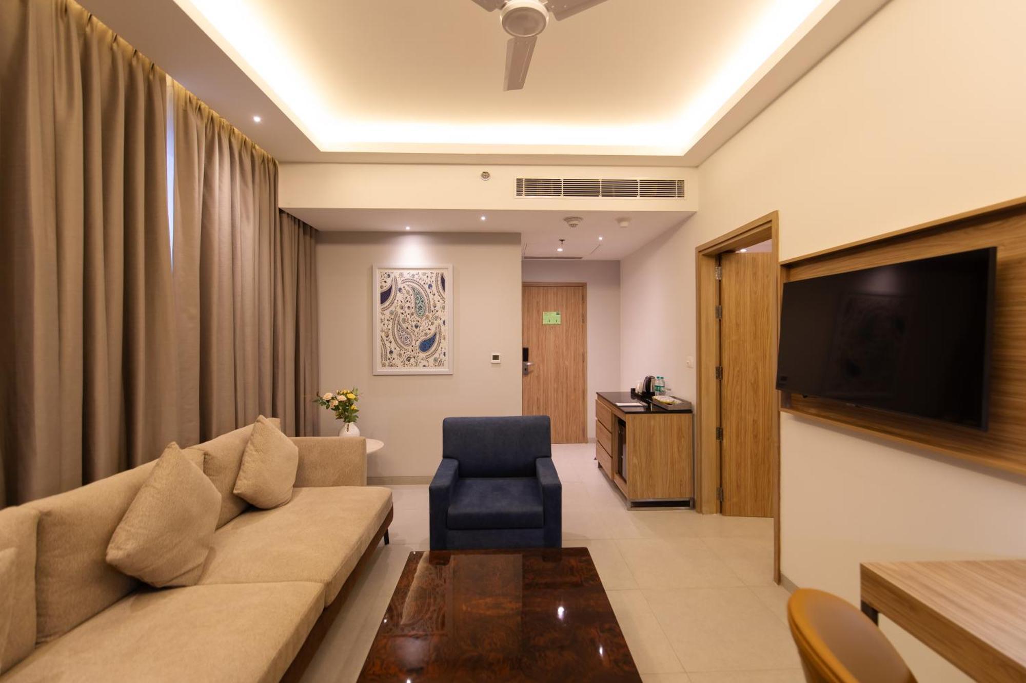 Hometel Alambagh Lucknow - A Sarovar Hotel Kültér fotó